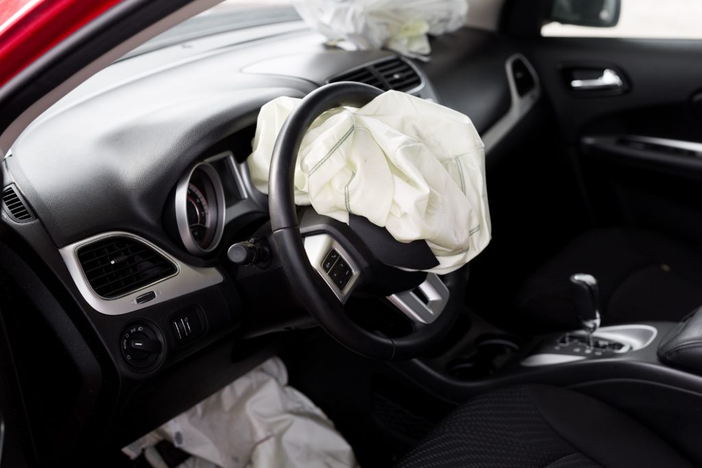 airbag de coche desplegado